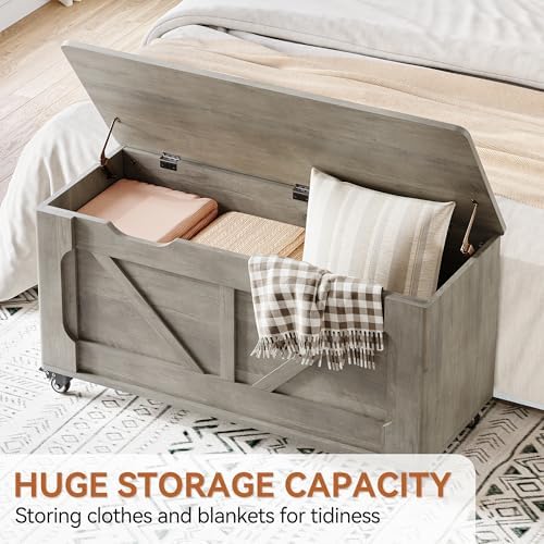 GarveeHome Storage Chest, 39.4" Wooden Storage Bench with 4 Wheels (Gray)