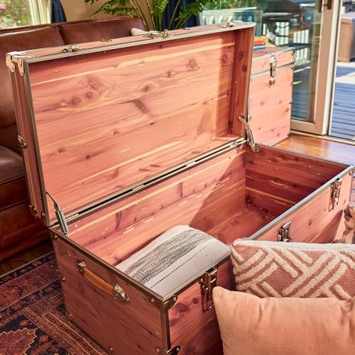 Rhino Knotty Cedar XXL Chest, Coffee Table Storage Trunk, End of Bed Bench