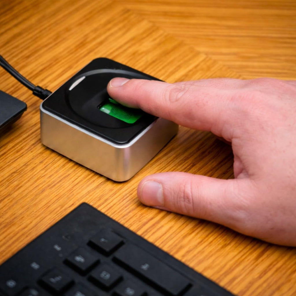 futronic fs88h fips201/piv usb 2.0 shown in use