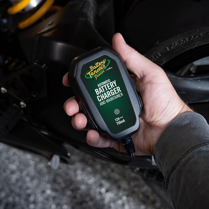 Battery Tender Junior 12V, 750mA Charger and Maintainer: Automatic 12V