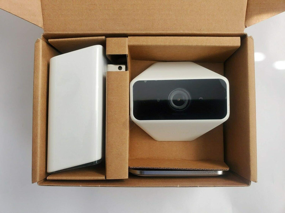 xfinity outdoor xchc2aew home wireless security camera 720p shown in use