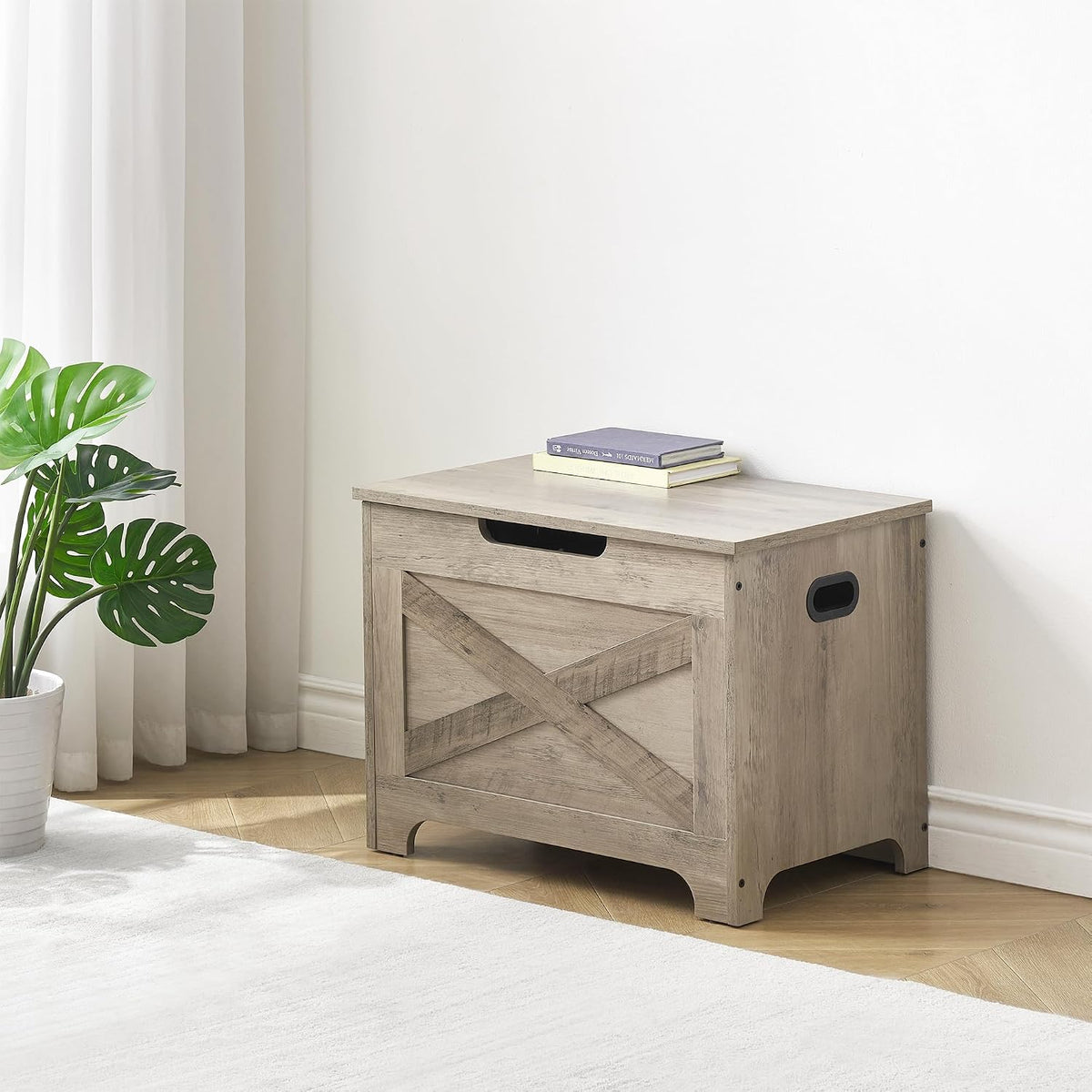 idealhouse 23.6" storage bench with 2 safety hinges shown in use