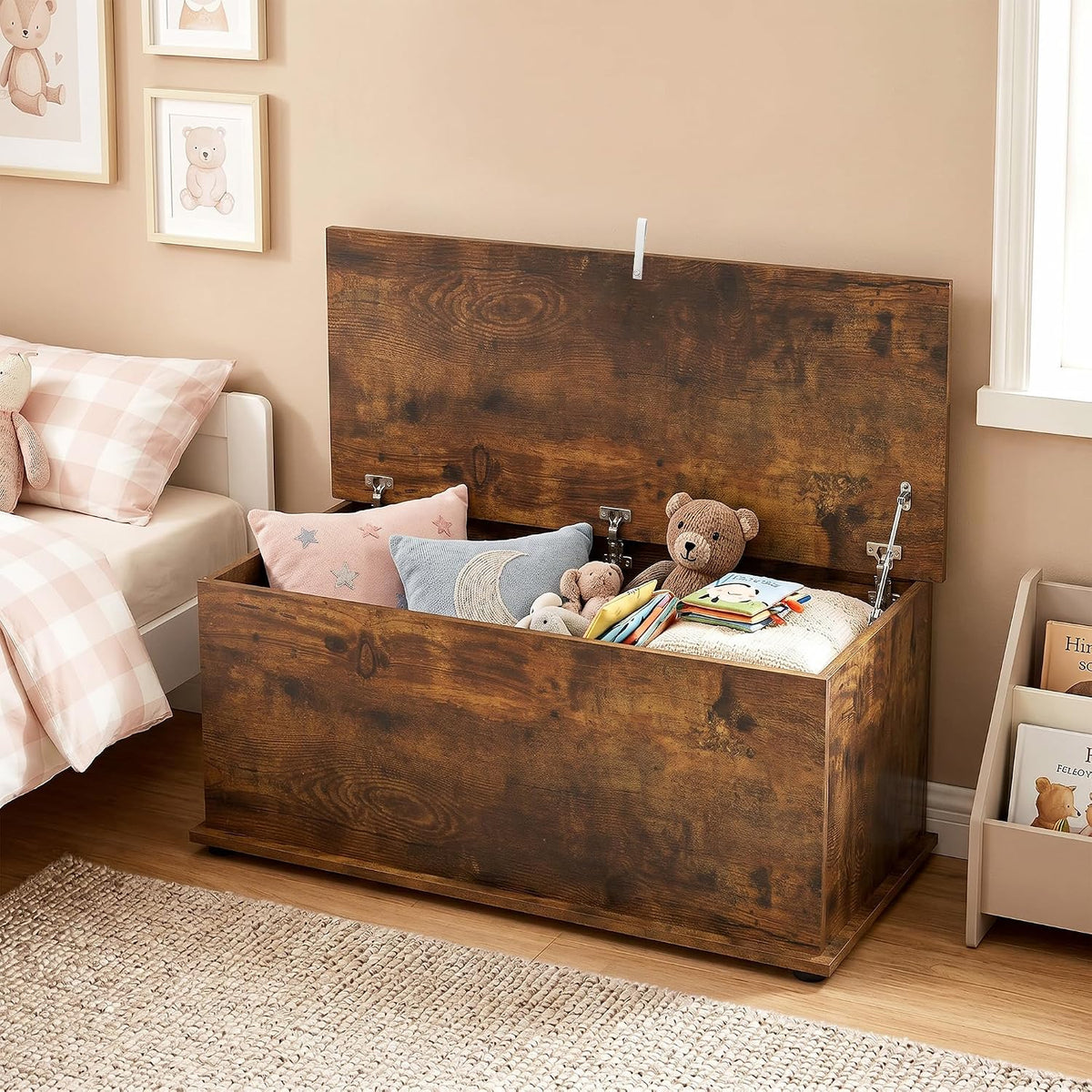 HOMCOM 113L Storage Chest, Storage Box with Flip-Top Lid and 2 Safety Hinges, Storage Trunk for Living Room, Entryway, 100 x 40 x 40 cm, Rustic Brown